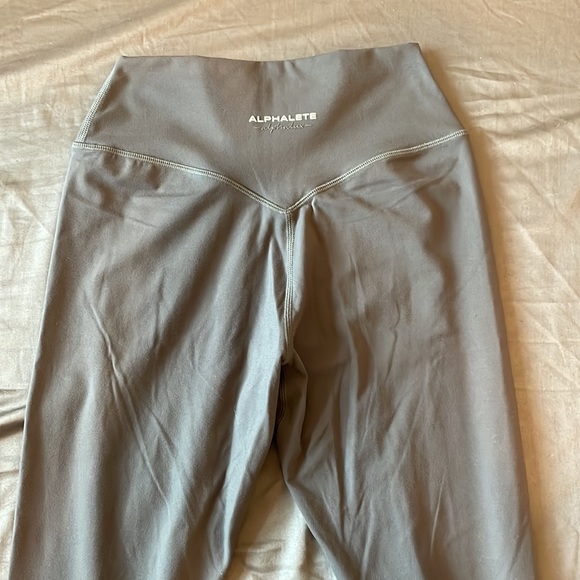 Alphalete Alphalux Essential Leggings Volcanic Ash - Picture 2 of 6